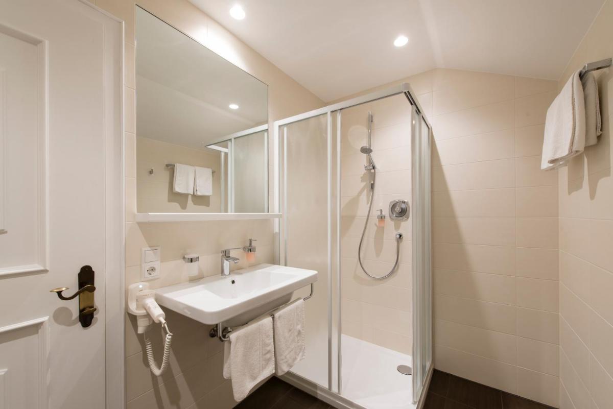 Hotel Lener - Housity