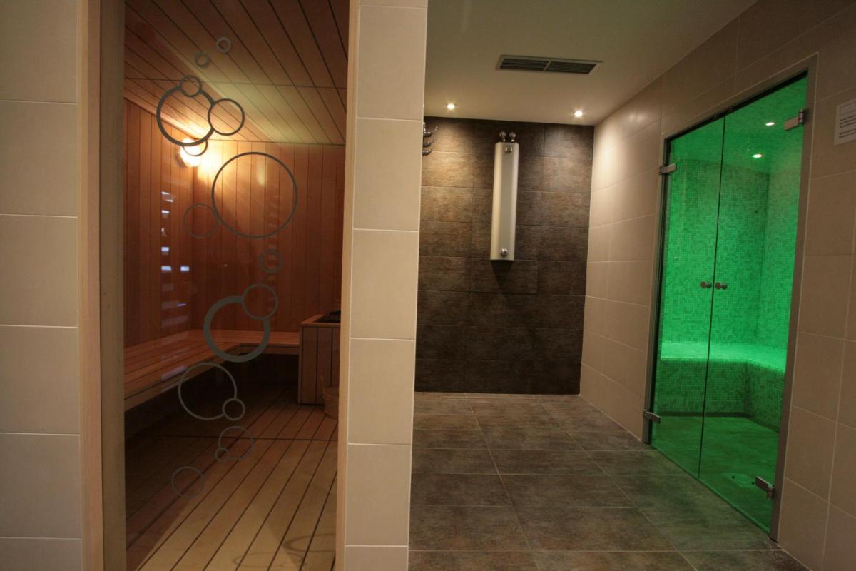 Salle de bains dans l'établissement Logis Hotel & Spa Beau-Site