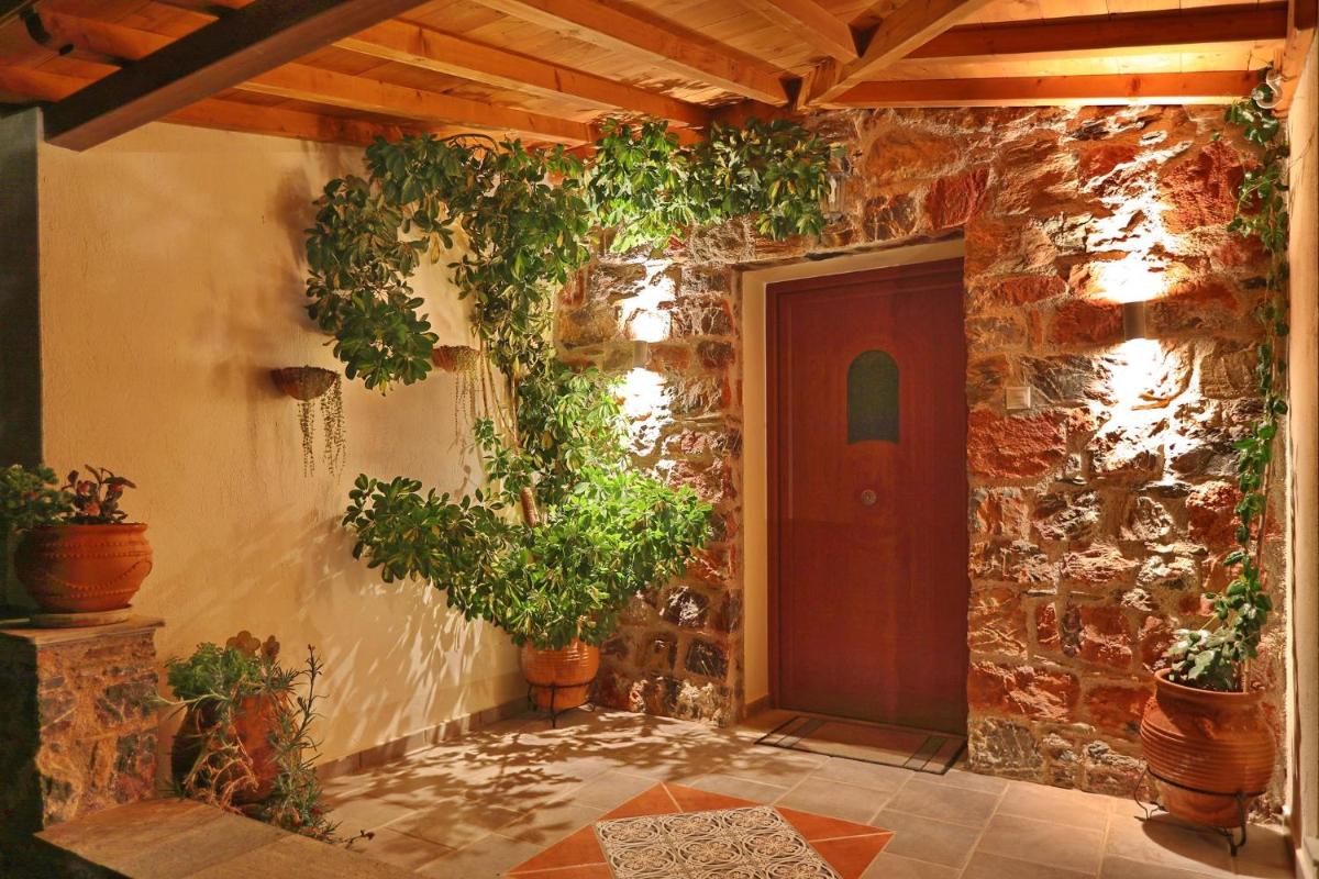 Pablo's Resort - Housity