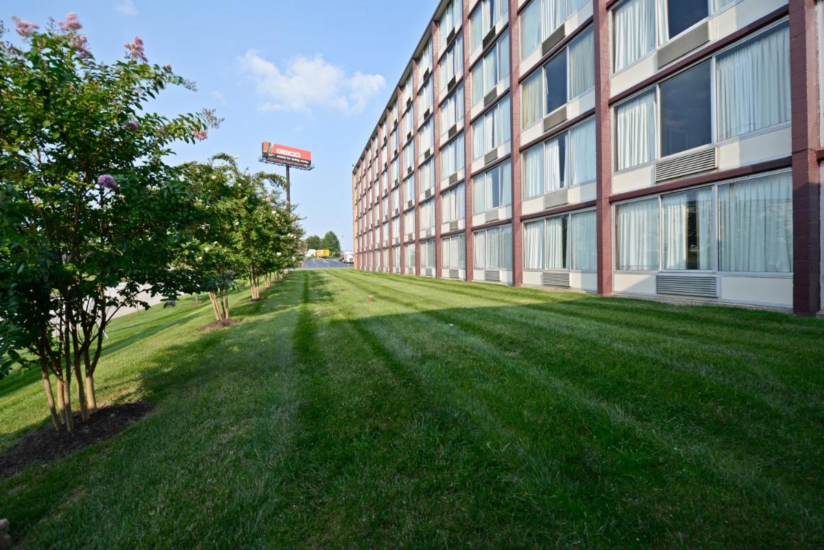 Americas Best Value Inn - Baltimore - Housity