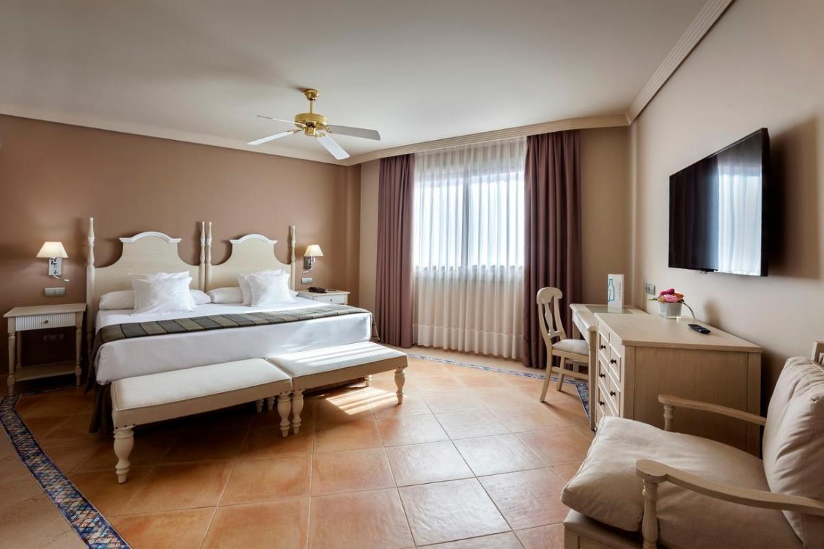Cama o camas de una habitación en Barceló Marbella