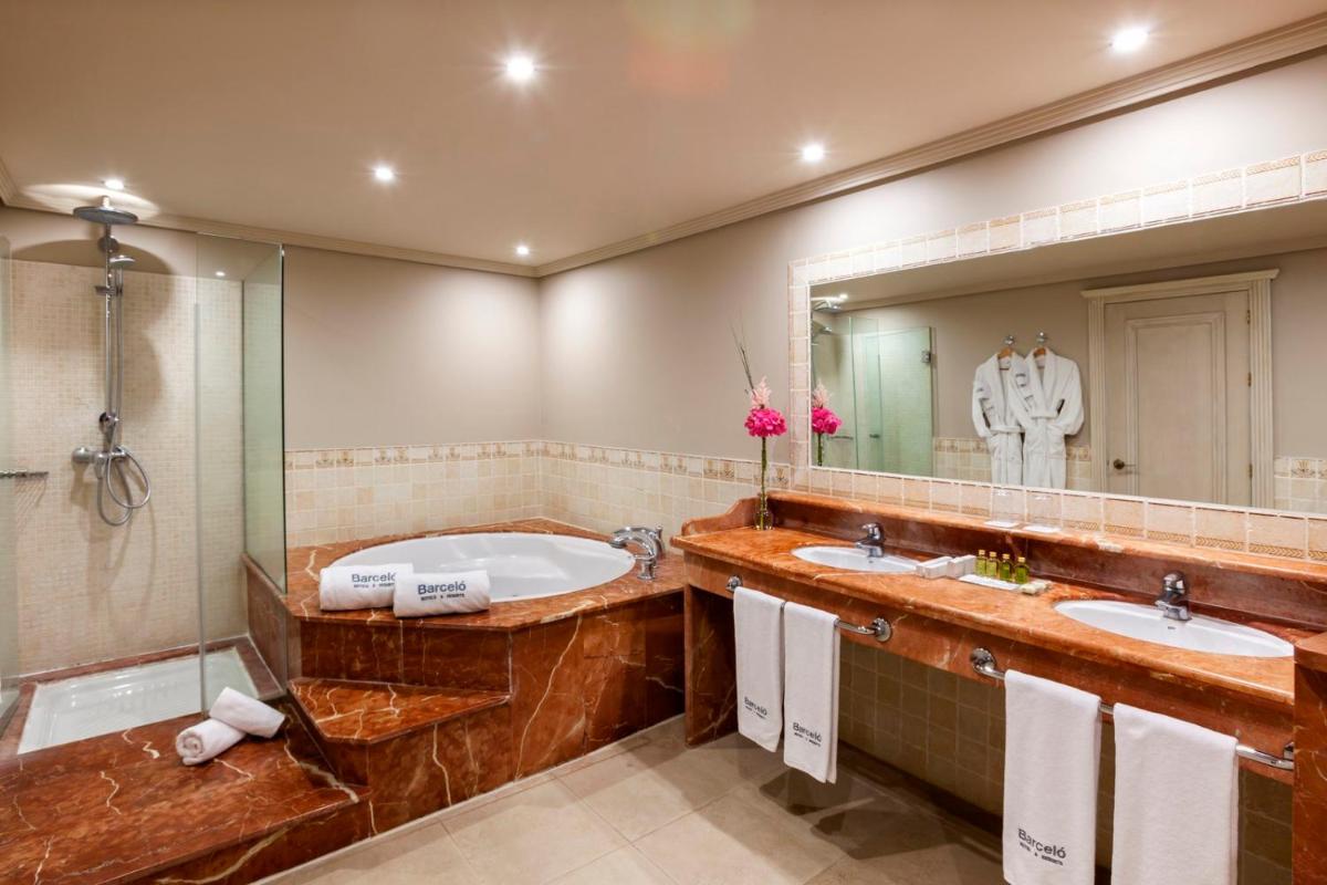 Un baño de Barceló Marbella