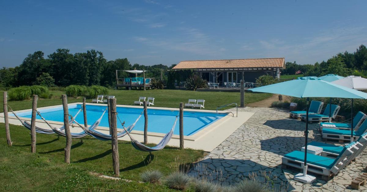 Piscine de l'établissement La Petite Couronne, Ecolodge & Lofts ou située à proximité