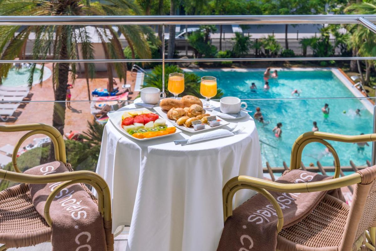 Comida en o cerca de este hotel