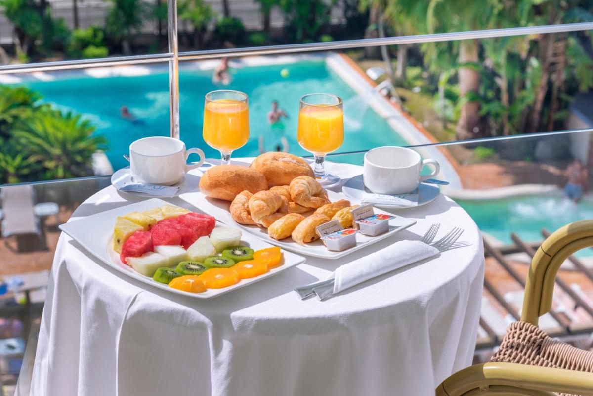 Comida en o cerca de este hotel