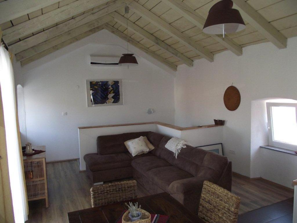 Apartments Dobrinj - Housity