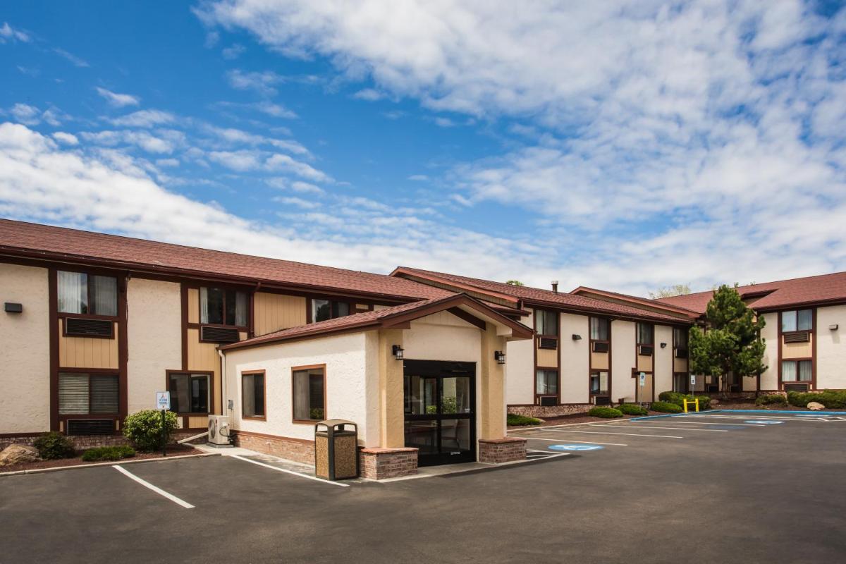 Super 8 by Wyndham Flagstaff - Housity