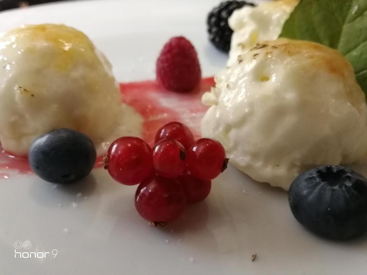 Comida en o cerca de este hotel