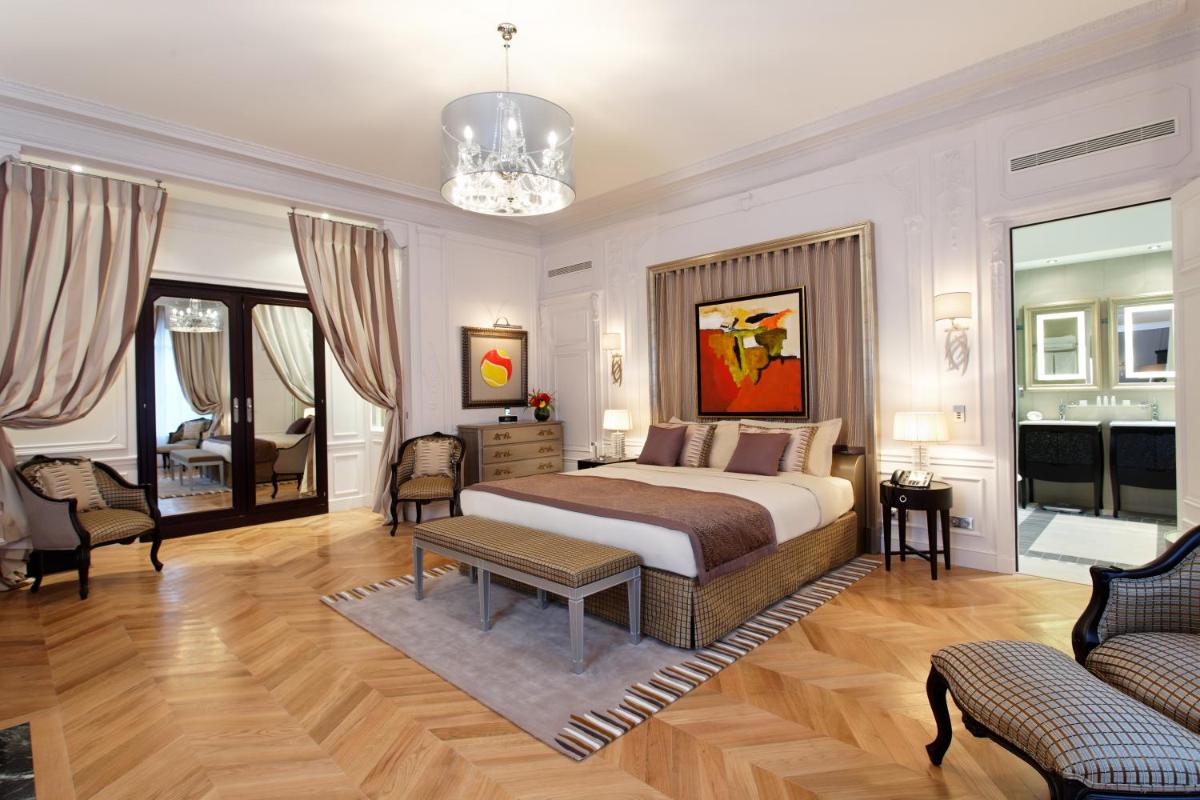 Un ou plusieurs lits dans un hébergement de l'établissement Majestic Apartments Champs Elysées