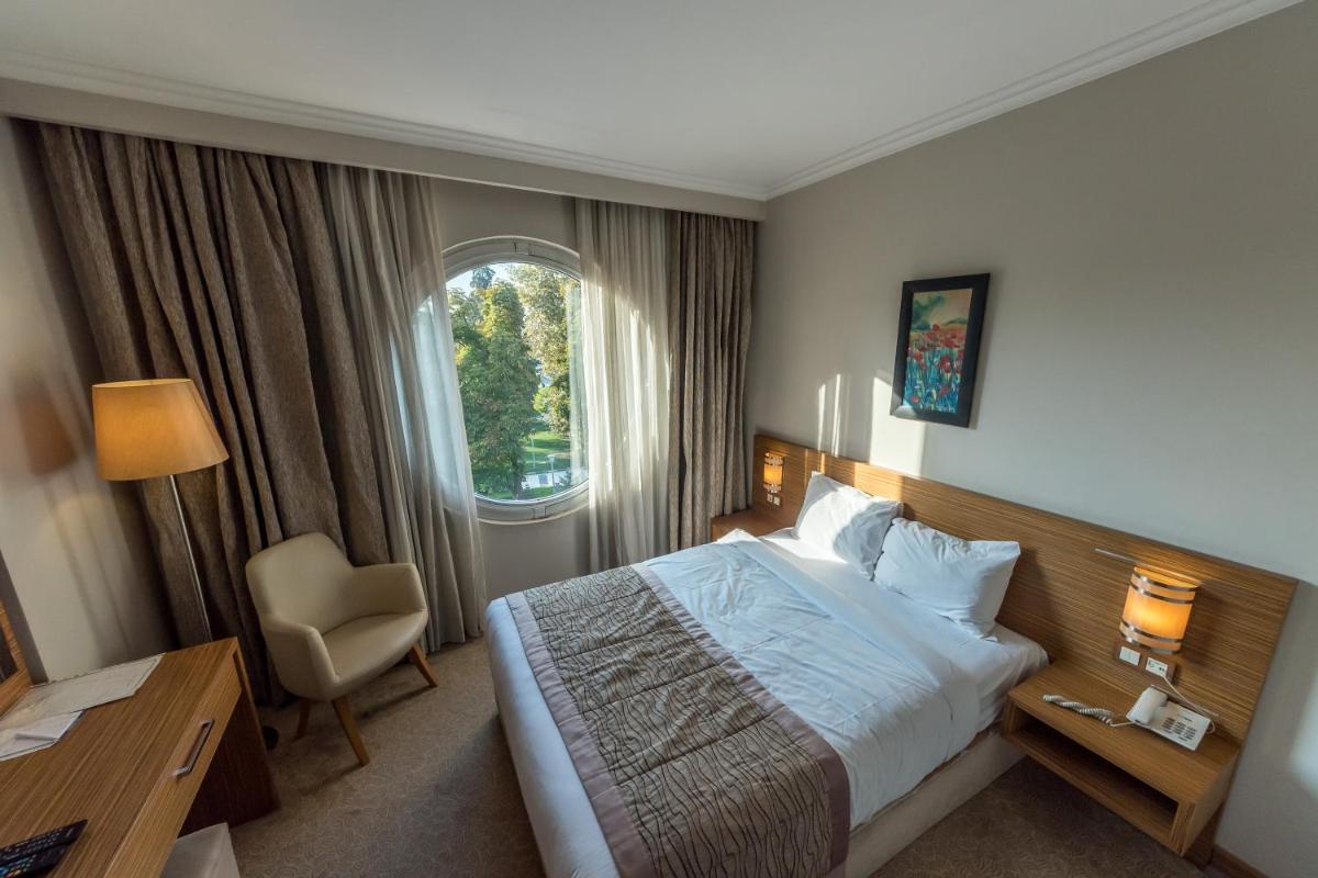 Hotel Almina Park - Housity