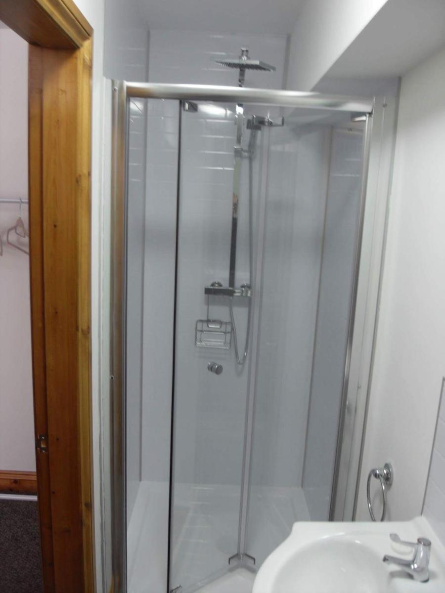 The Bear On The Square - Housity