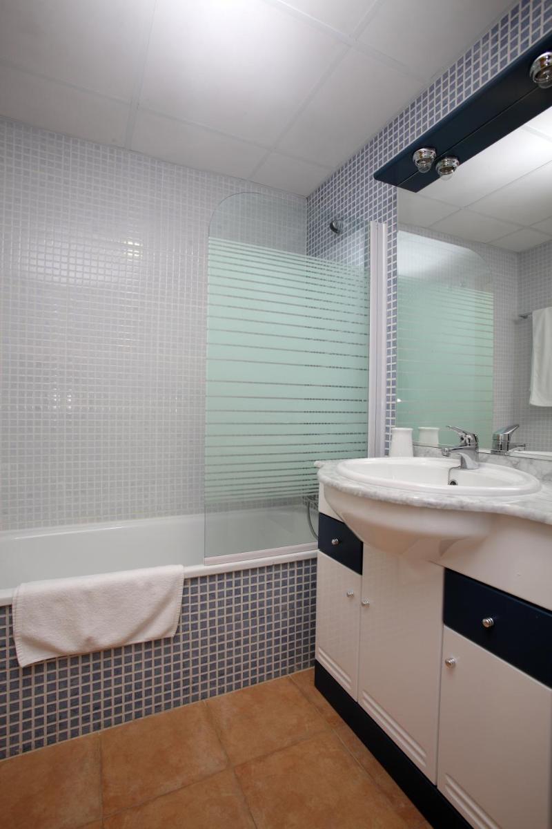 Apartamentos Turisticos Aguilas de los Collados - Housity