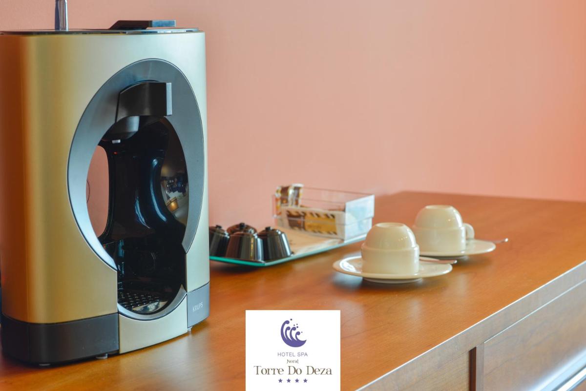 Utensilios para hacer té y café en Hotel Spa Norat Torre Do Deza 4* Superior