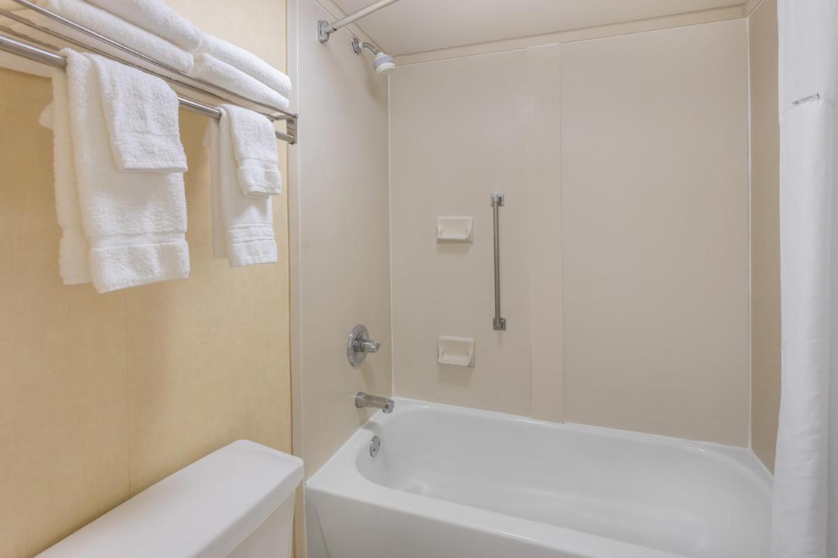 Baymont by Wyndham Griffin - Housity
