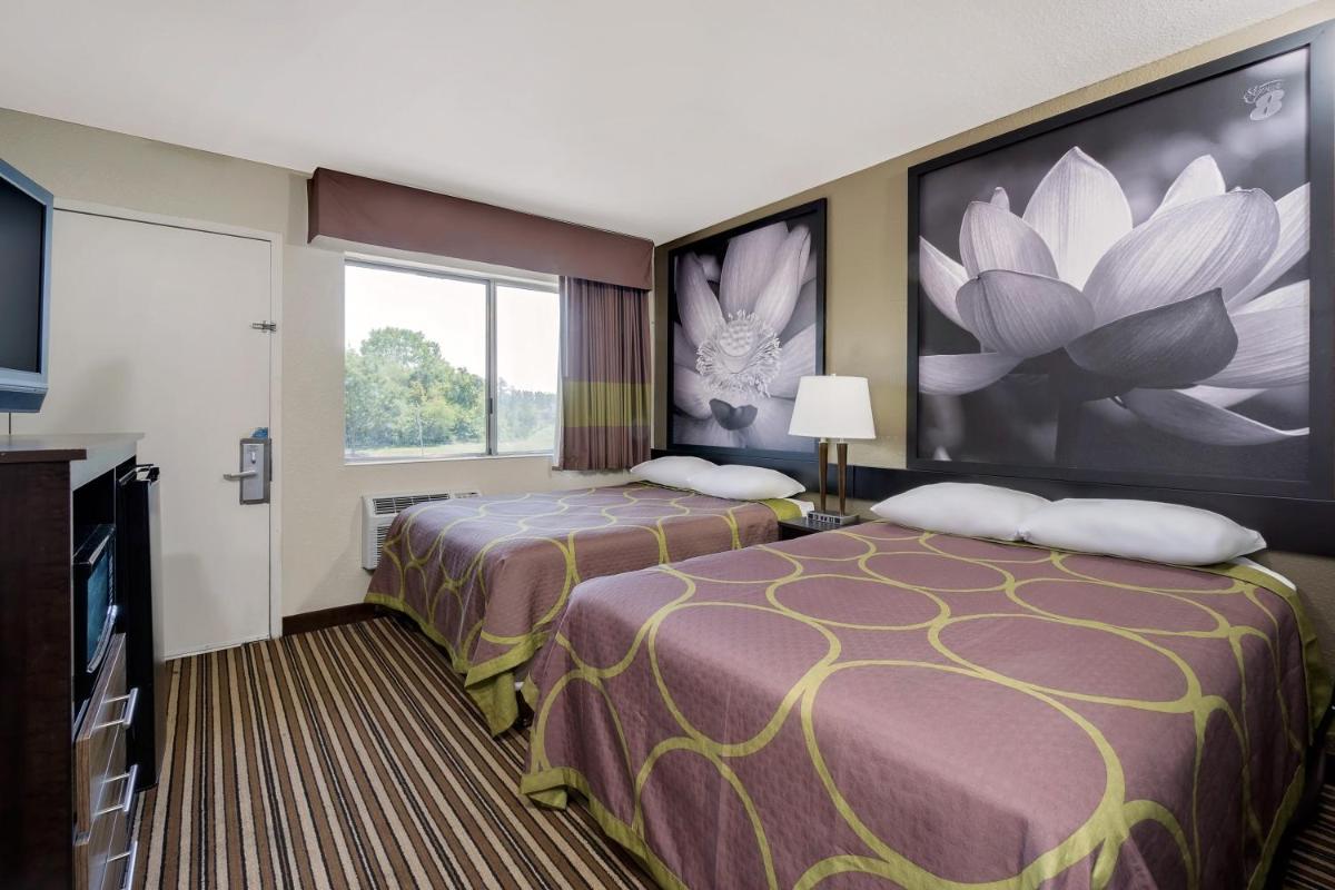 Super 8 by Wyndham Florence - Housity