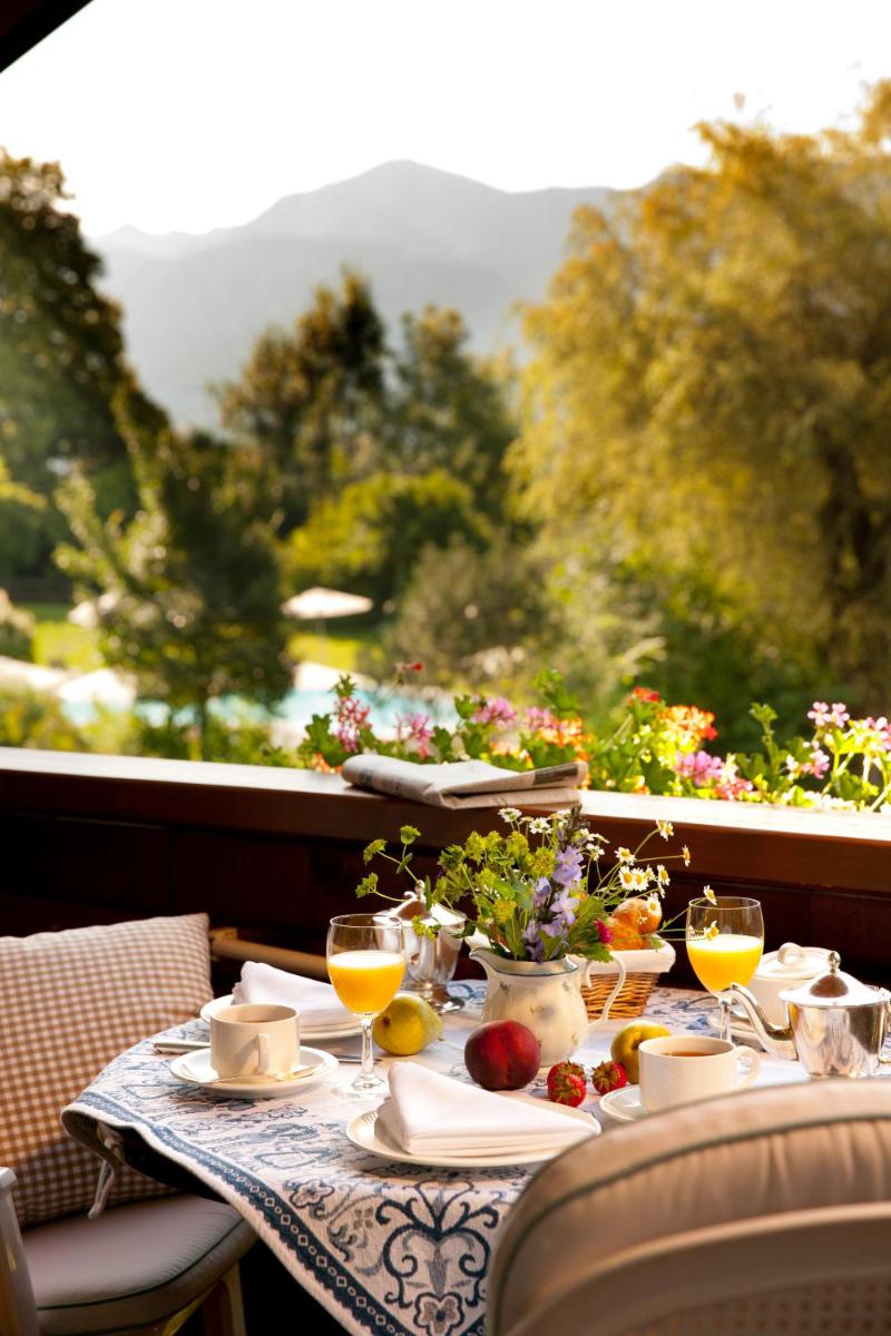 Ein allgemeiner Bergblick oder ein Berglick von des Hotels aus