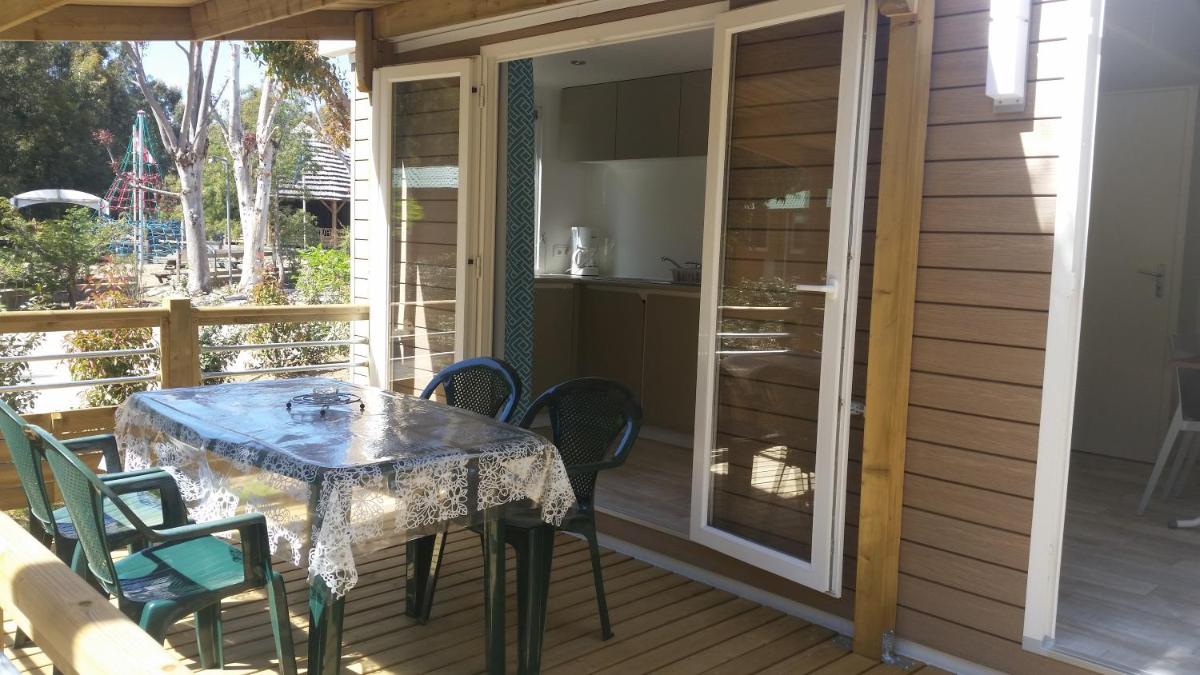 Balcon ou terrasse dans l'établissement Camping La Pinède
