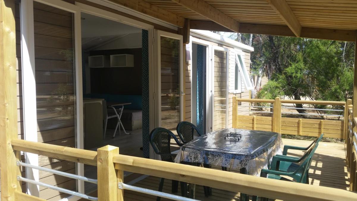 Balcon ou terrasse dans l'établissement Camping La Pinède