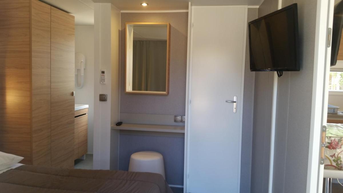 Salle de bains dans l'établissement Camping La Pinède