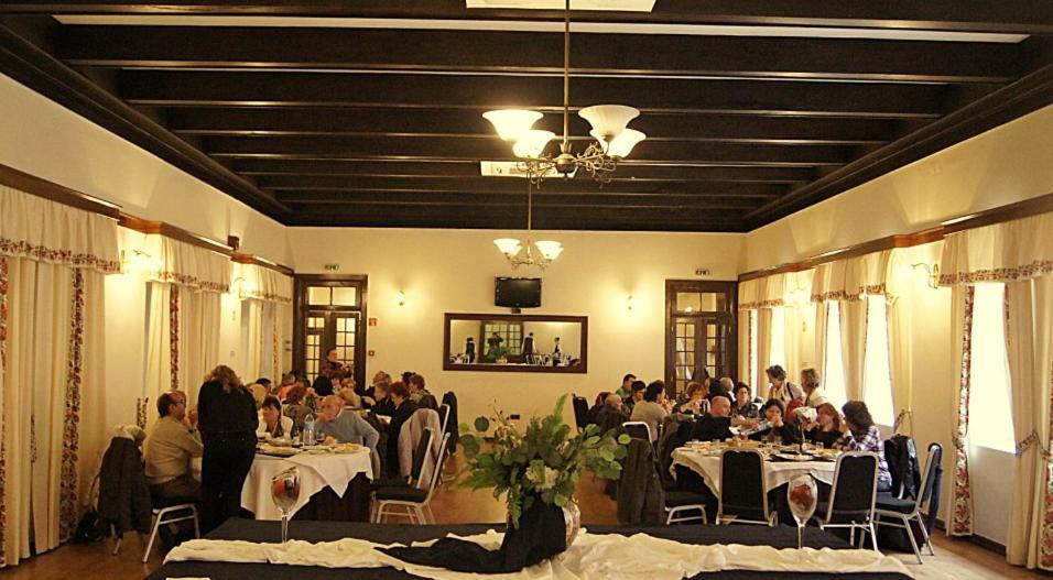 Um restaurante ou outro lugar para comer em Palace Hotel & Spa - Termas de Sao Vicente