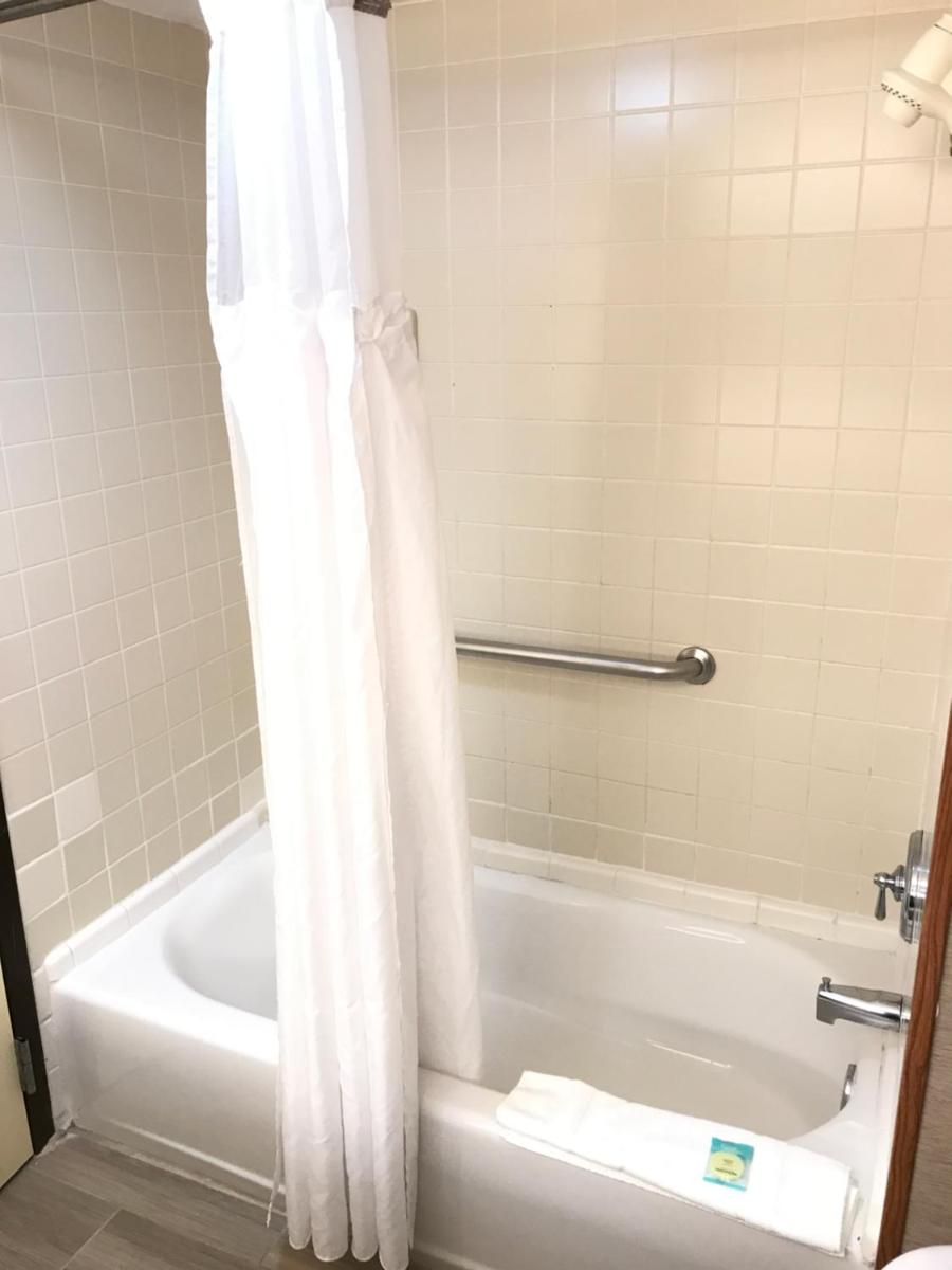 Wingate by Wyndham, Universal Studios - Free Theme Park Shuttle - Housity