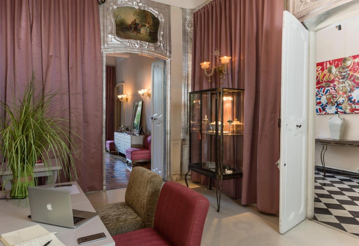 Coin salon dans l'établissement Hôtel Particulier Le 28 - Spa & Art Luxury Design by Alain Ducasse