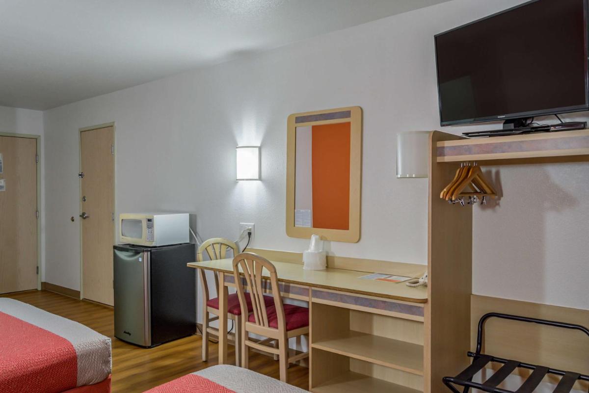 Motel 6-Redmond, OR - Housity