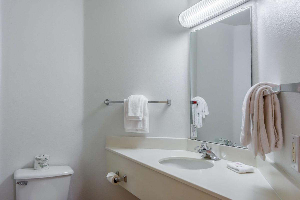 Motel 6-Redmond, OR - Housity