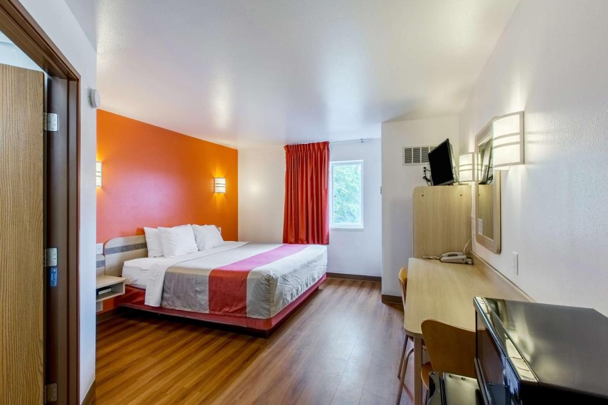 Motel 6-Baraboo, WI - Lake Delton-Wisconsin Dells - Housity