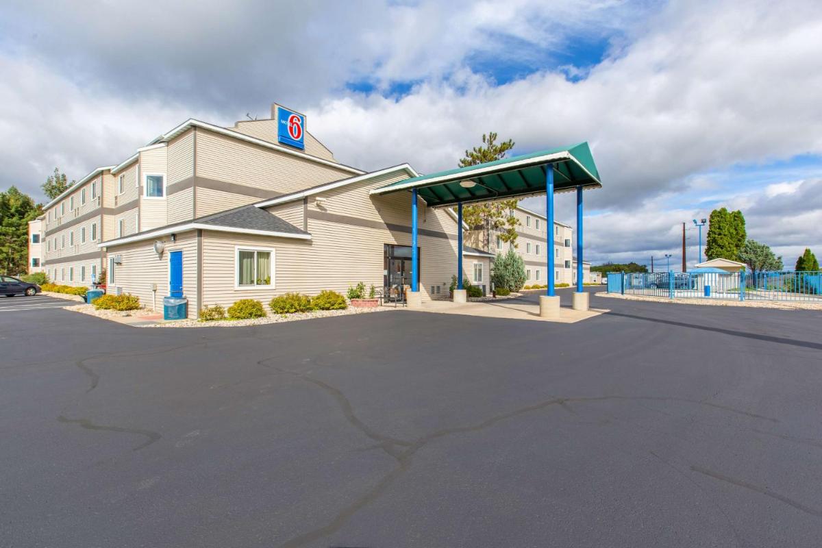 Motel 6-Baraboo, WI - Lake Delton-Wisconsin Dells - Housity