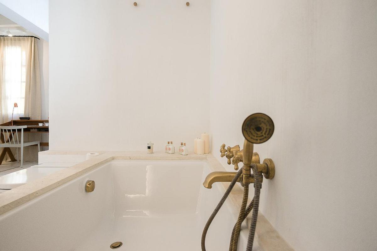 Un baño de S'Hotelet d'es Born - Suites & SPA