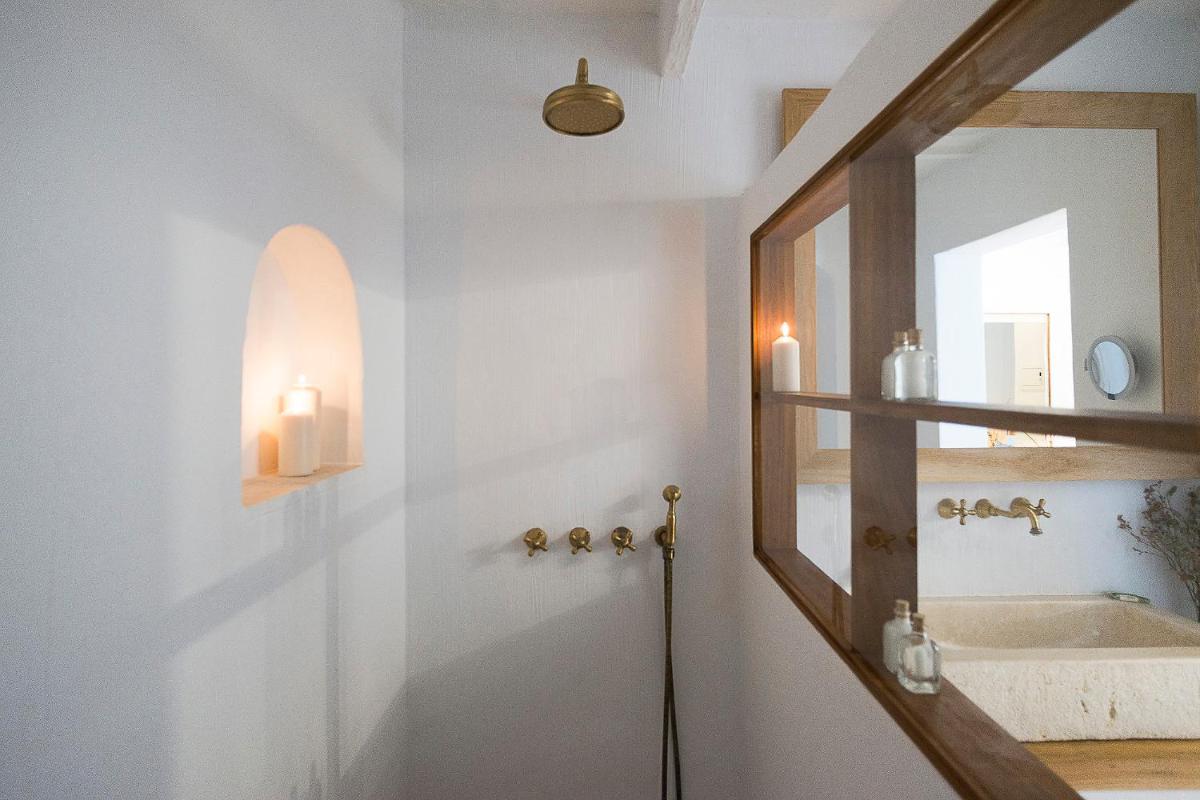 Un baño de S'Hotelet d'es Born - Suites & SPA