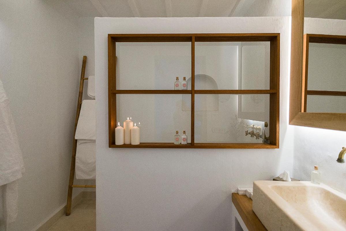 Un baño de S'Hotelet d'es Born - Suites & SPA