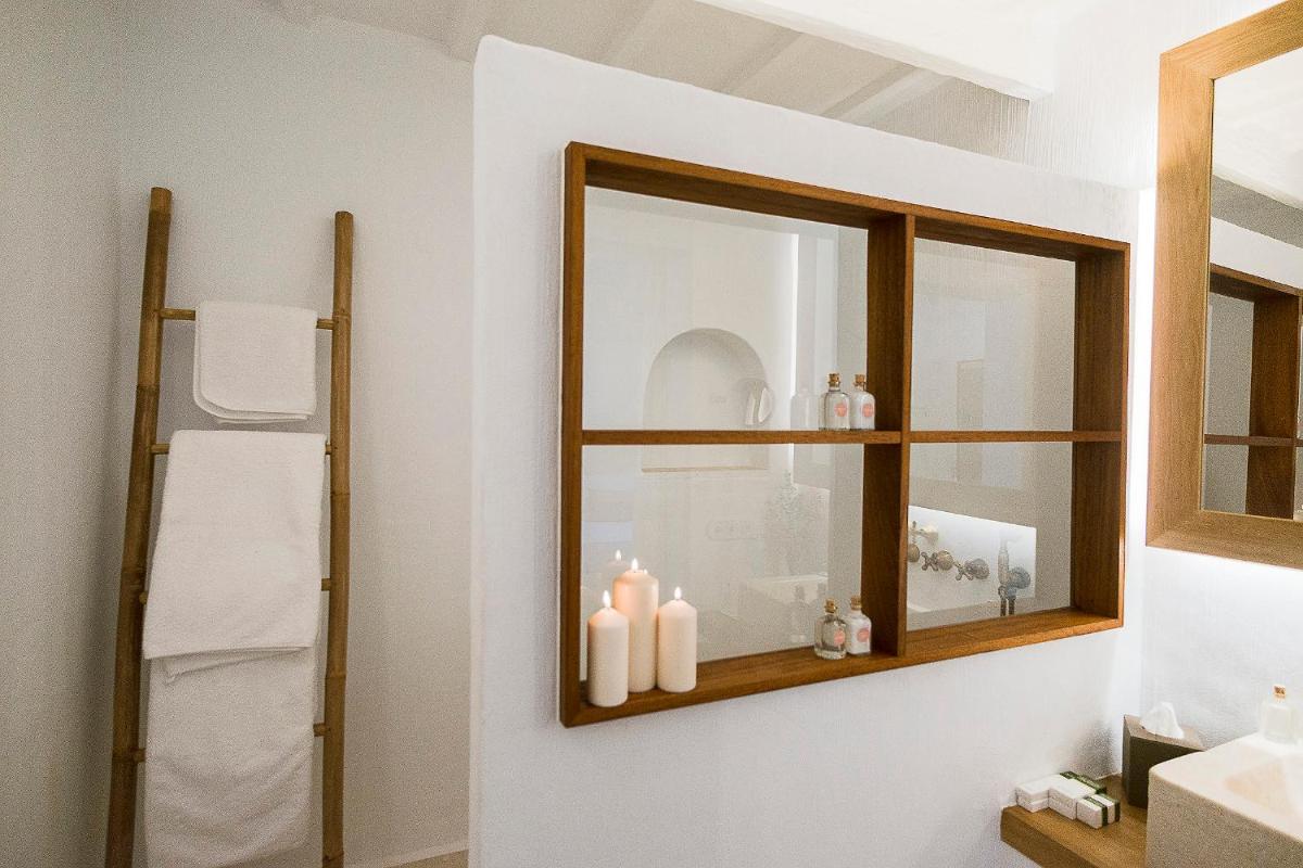 Un baño de S'Hotelet d'es Born - Suites & SPA