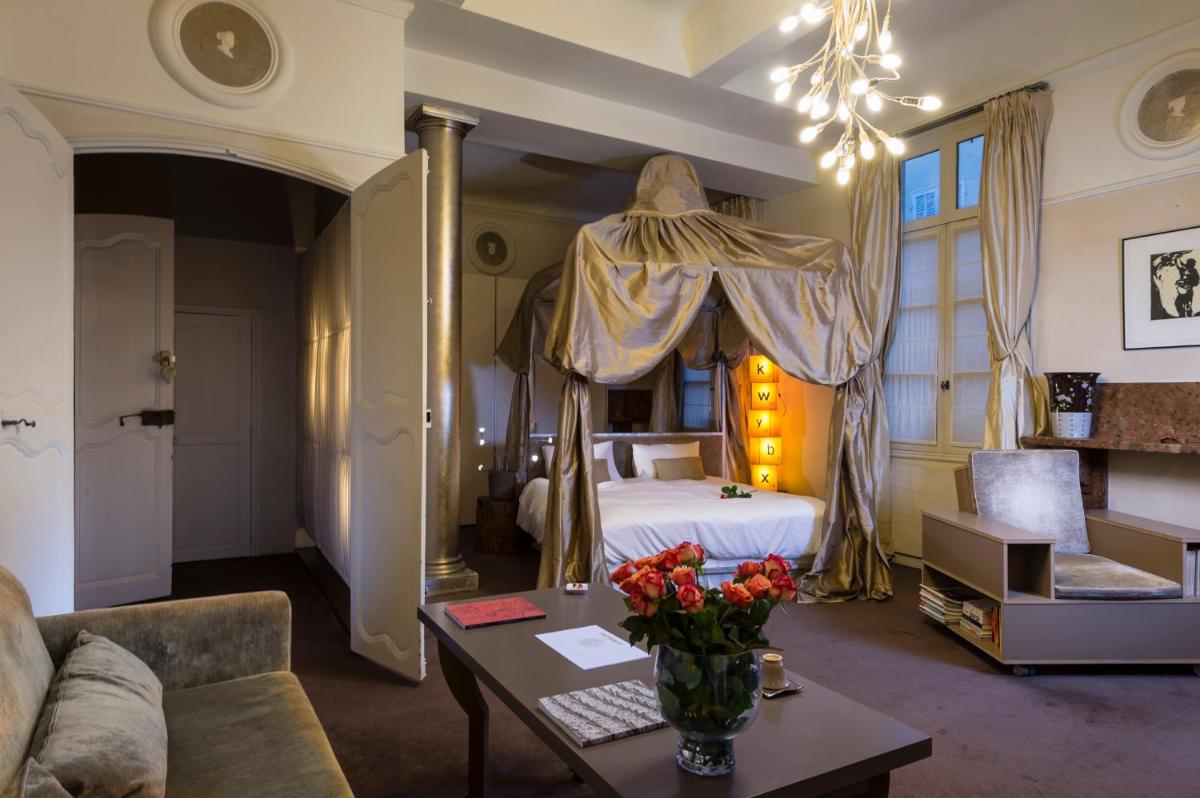 Un ou plusieurs lits dans un hébergement de l'établissement Hôtel Particulier Le 28 - Spa & Art Luxury Design by Alain Ducasse Un ou plusieurs lits dans un hébergement de l'établissement Hôtel Particulier Le 28 - Spa & Art Luxury Design by Alain Ducasse