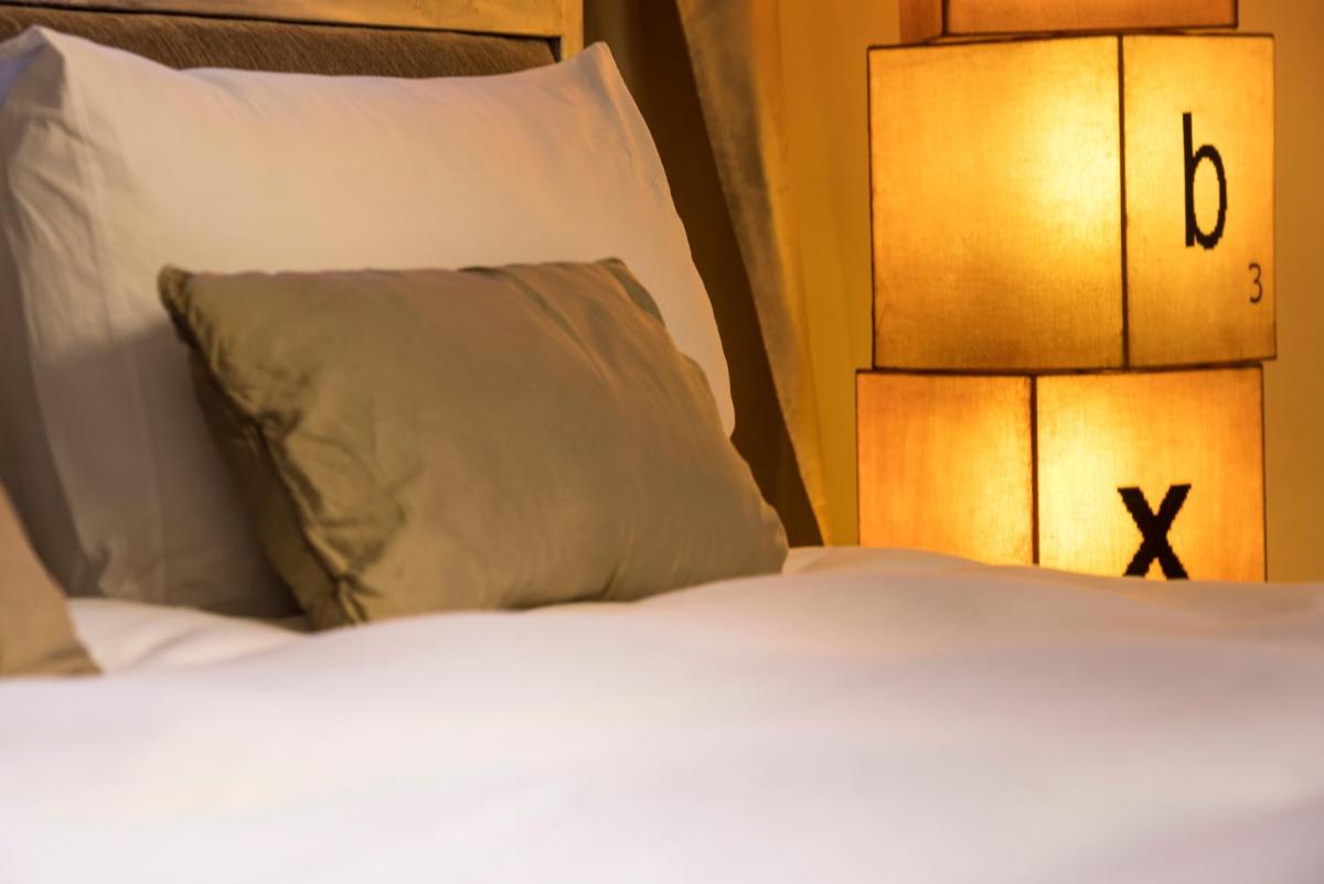 Un ou plusieurs lits dans un hébergement de l'établissement Hôtel Particulier Le 28 - Spa & Art Luxury Design by Alain Ducasse