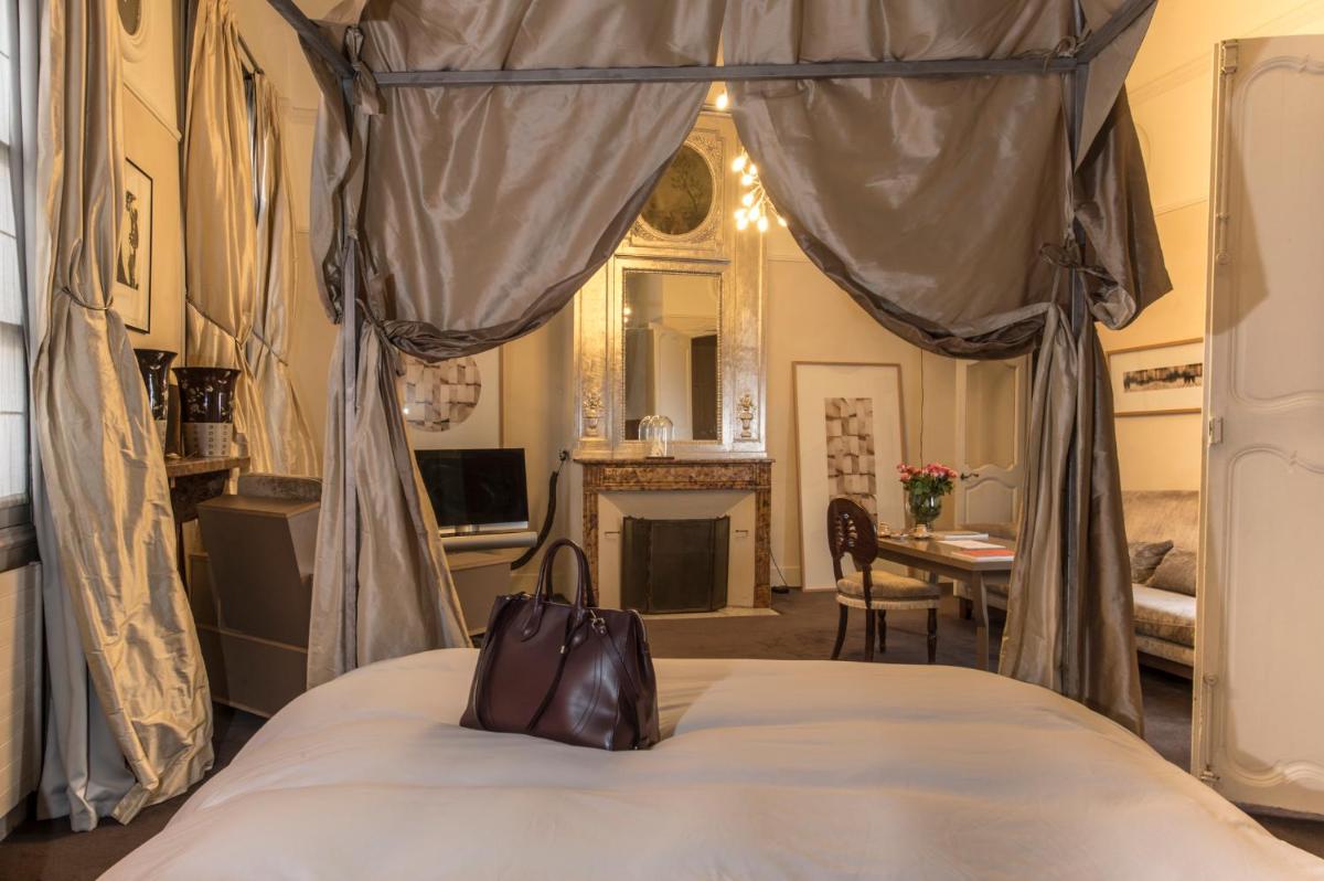 Un ou plusieurs lits dans un hébergement de l'établissement Hôtel Particulier Le 28 - Spa & Art Luxury Design by Alain Ducasse