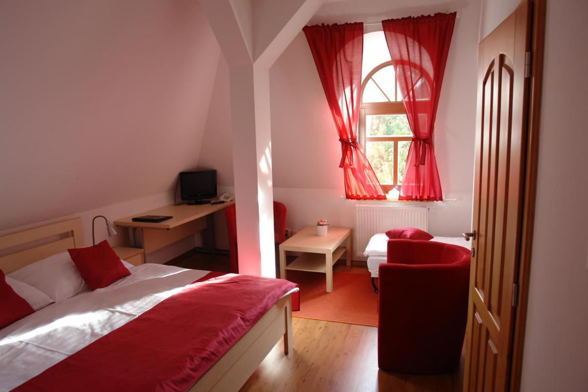 Hotel Střelnice - Housity