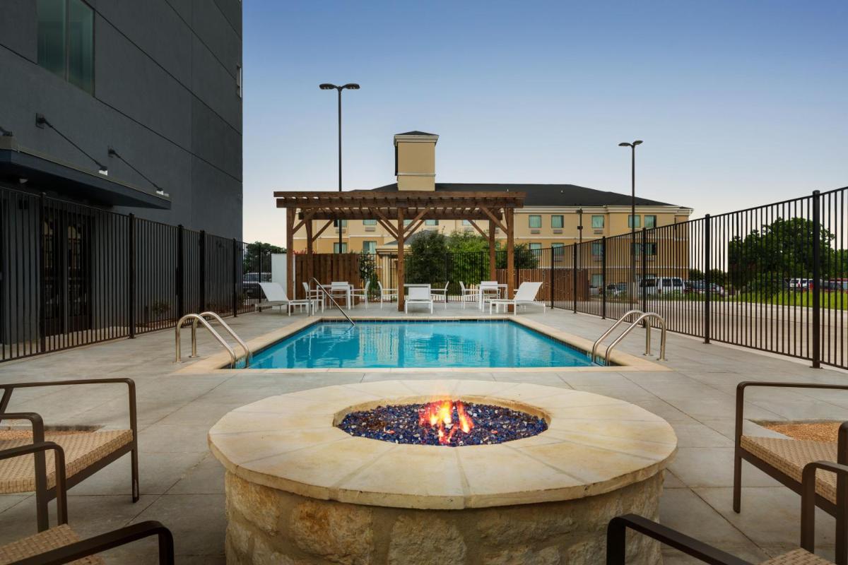 Suitetrails - Country Inn & Suites by Radisson, New Braunfels, TX