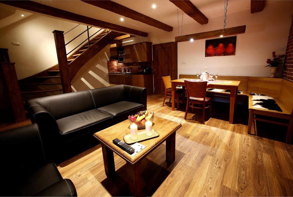Apartments & Suites Žlutá Hruška - Housity