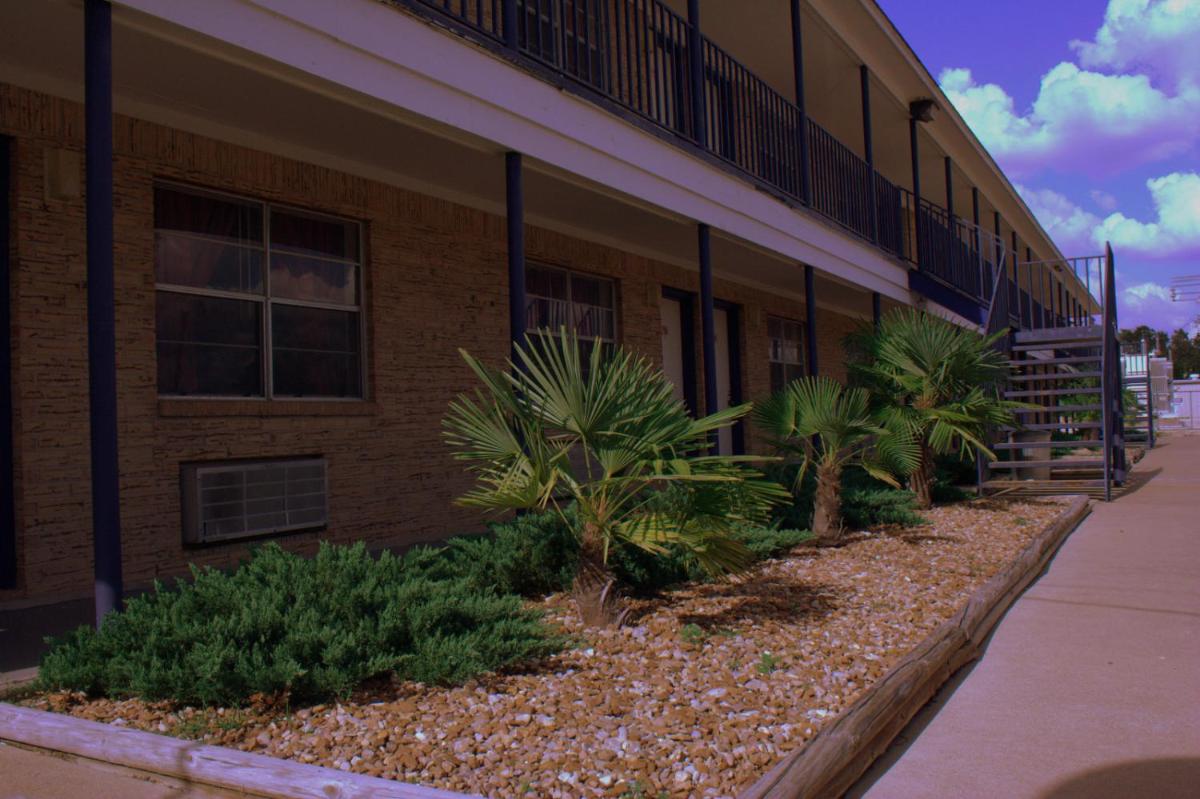 Somerville Inn and Suites - Housity