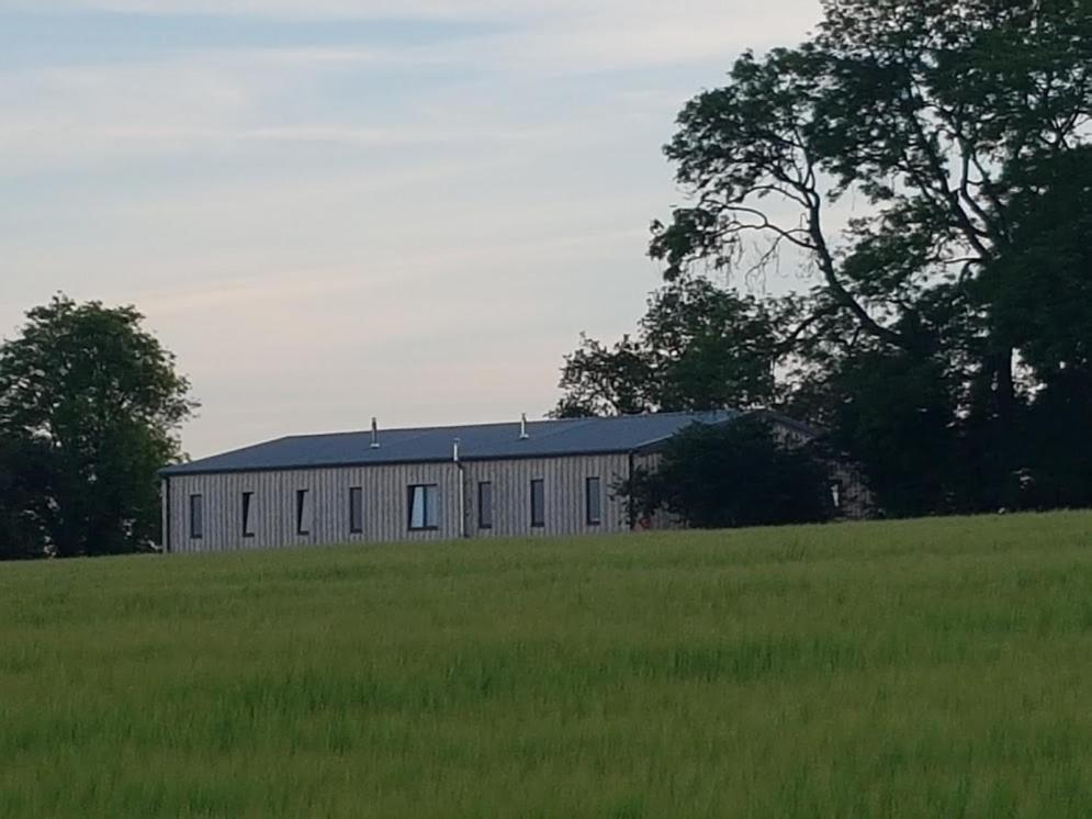 Oak & Hazel, Heath Row Barn - Housity