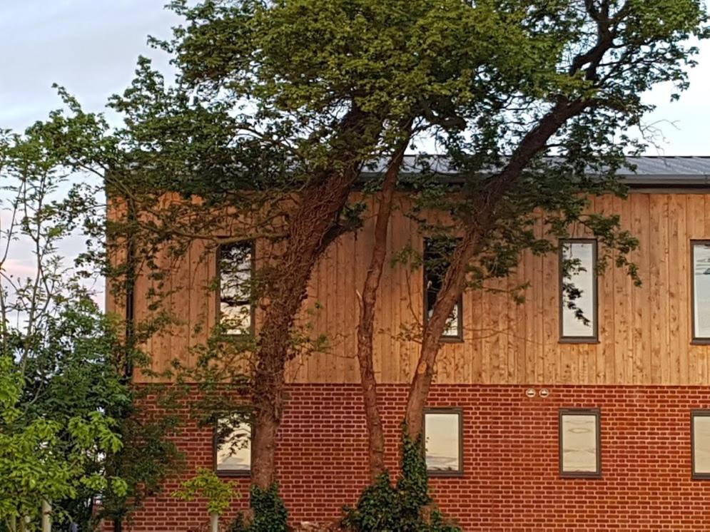 Oak & Hazel, Heath Row Barn - Housity