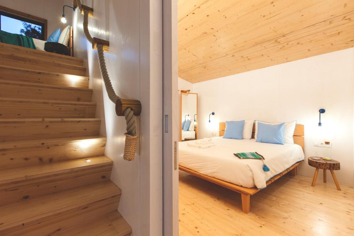 Uma cama ou camas num quarto em Bukubaki Eco Surf