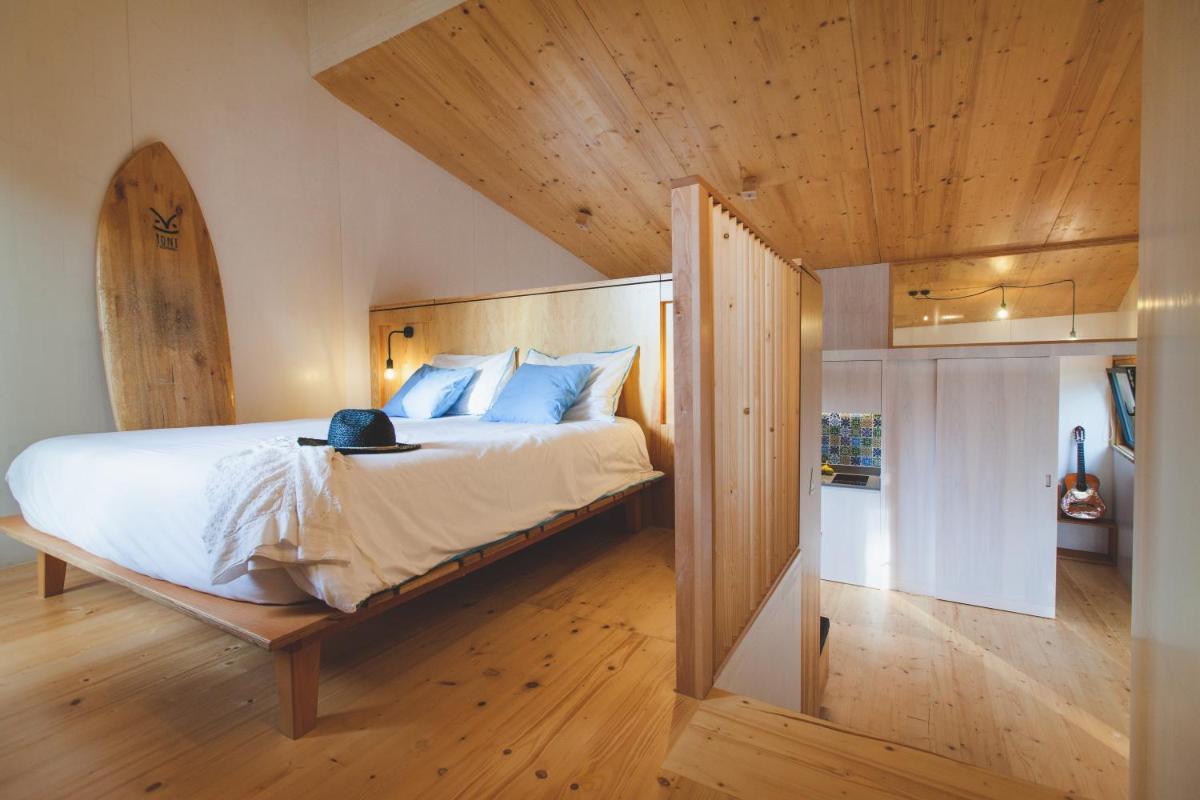 Uma cama ou camas num quarto em Bukubaki Eco Surf