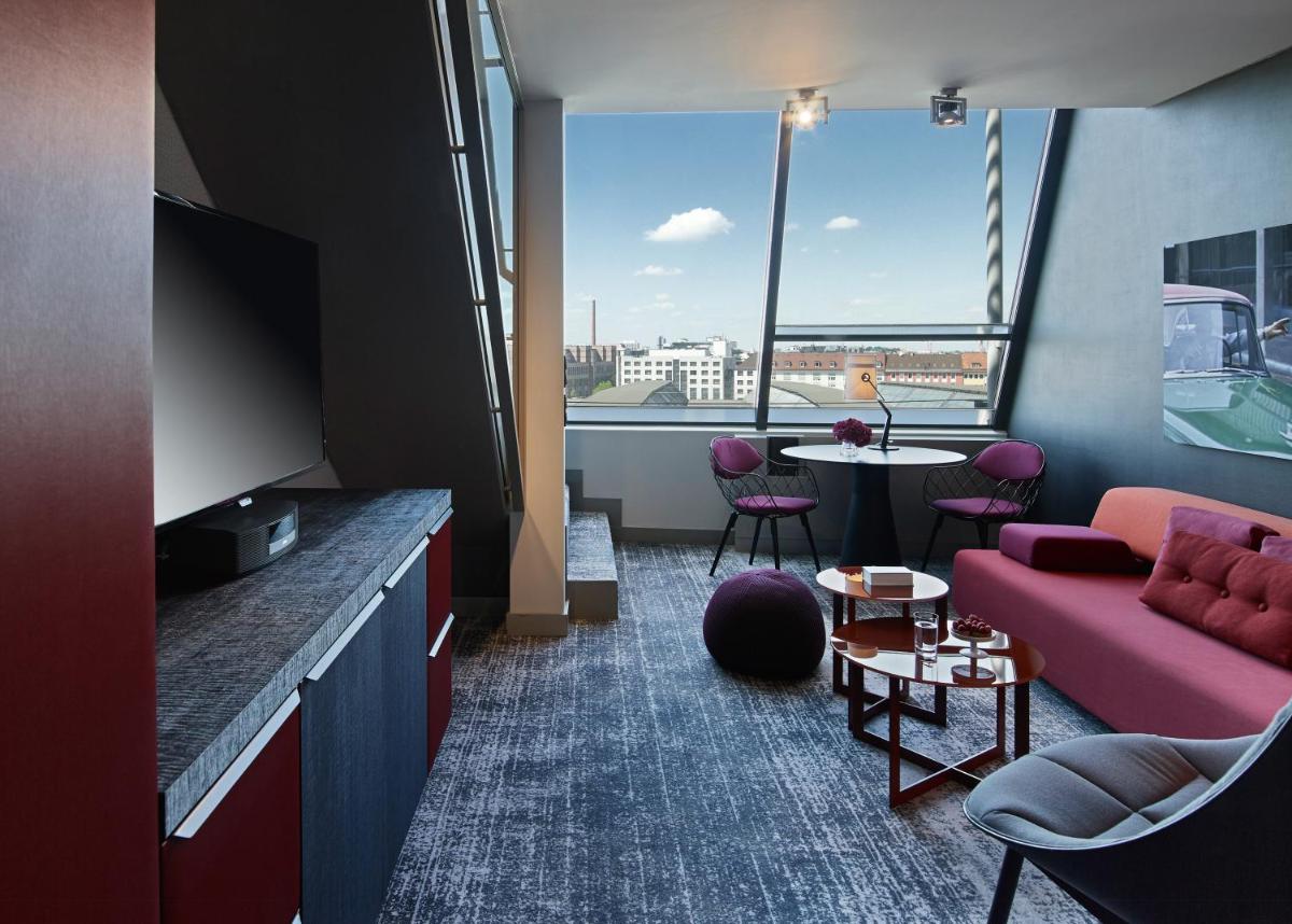 Ein Sitzbereich in der Unterkunft Sofitel Munich Bayerpost Ein Sitzbereich in der Unterkunft Sofitel Munich Bayerpost