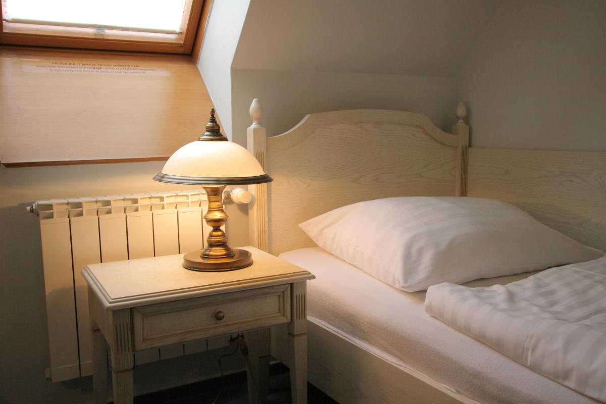 Hotel Octarna - Free parking - Housity