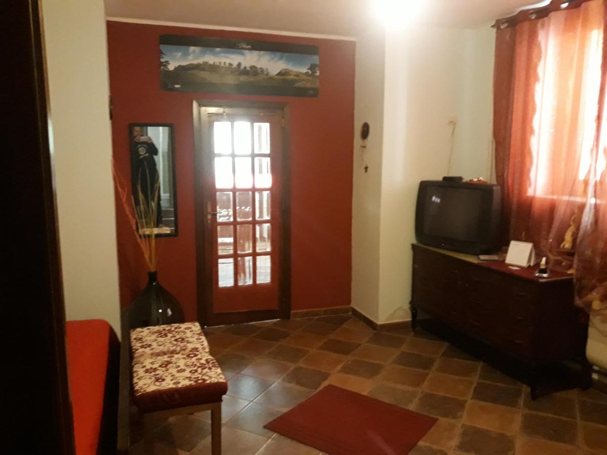 Bed And Breakfast Delle Grotte - Housity