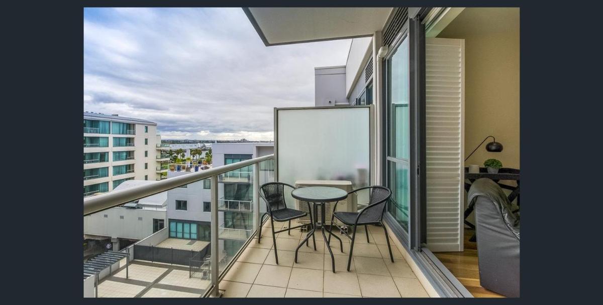 Waterfront (Yarra St) by Gold Star Stays - Housity
