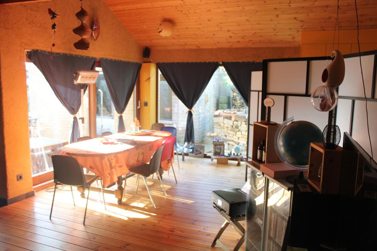 Purple Papillon - Housity